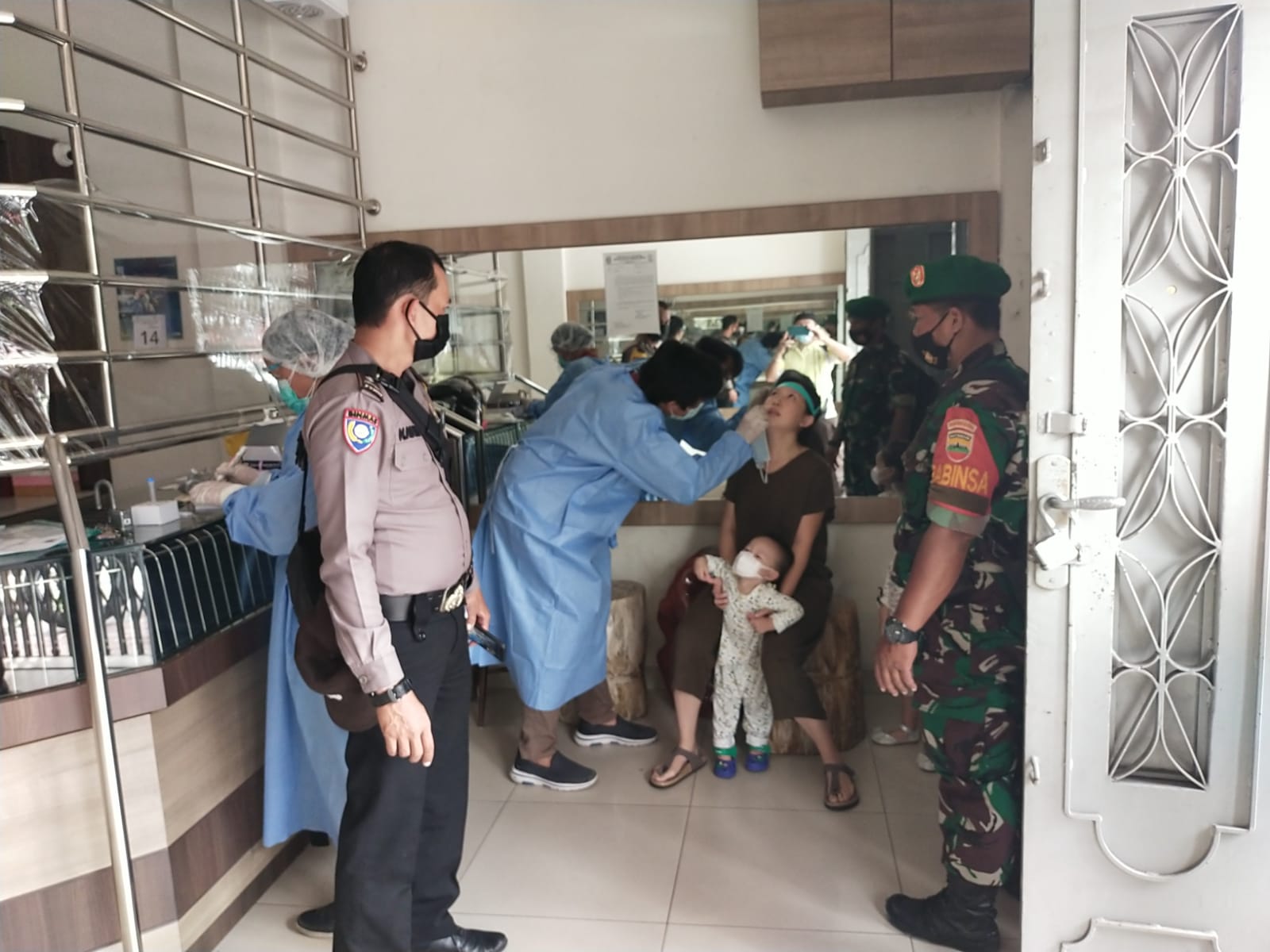 Babinsa Gelar Tracing Terhadap 13  Warga Binaan   Kontak Erat Covid-19