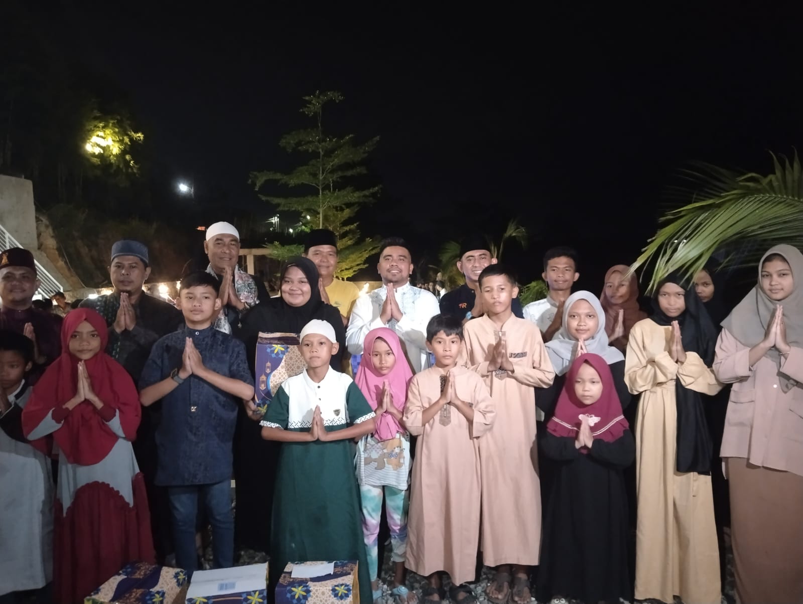 Zulkardi Memberikan Santunan kepada Anak Yatim Piatu sebagai Ucapan Terimakasih atas Terpilihnya