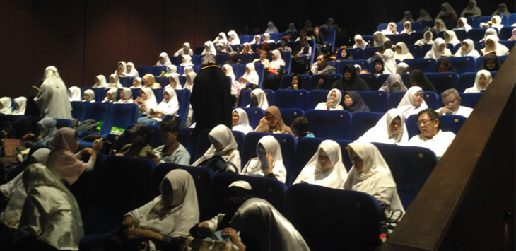 Ratusan Warga Bogor Nobar Film 212 Sekaligus Reuni