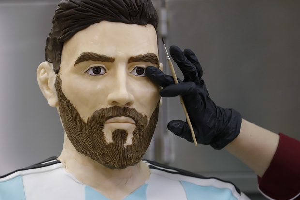 Ulang Tahun, Lionel Messi Dihadiahi Patung Coklat Berbobot 60 Kg