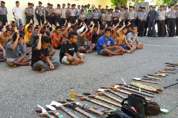 Bawa Busur dan Anak Panah, Puluhan Remaja Ngacir Dirazia Polisi