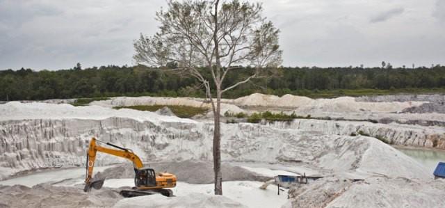 Penambang Timah Ilegal Tetap Beroperasi
