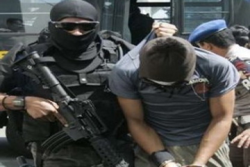 Penangkapan Terduga Teroris di Pekanbaru, Ini Kata Tetangganya