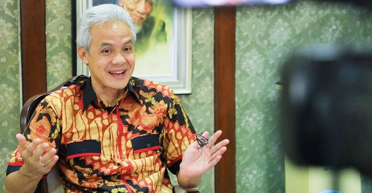 Dipersilakan Keluar Kandang Banteng, Ganjar Lempar Bola Ke Mega