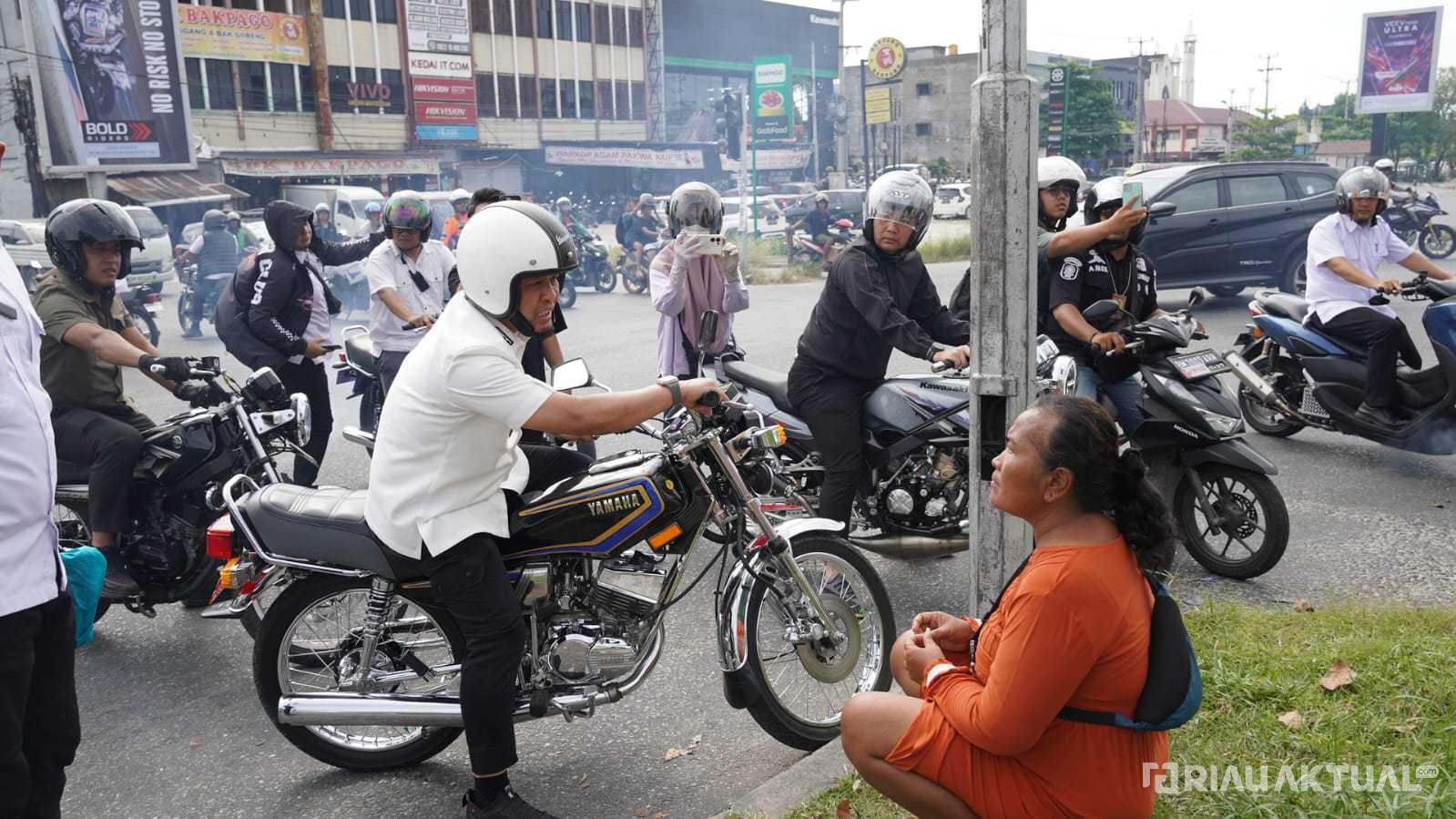 Pantau Kondisi Kota, Wako Agung Keliling Pakai Motor Bawa Kepala OPD