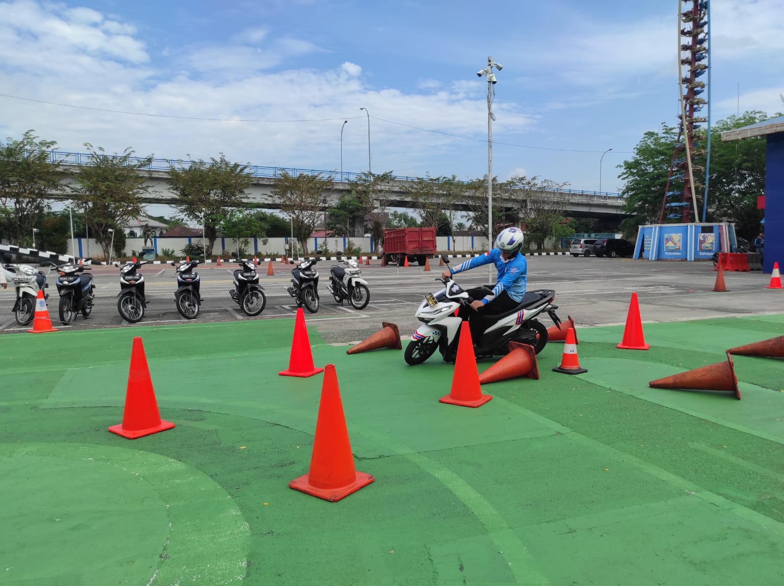 Satpas 0914 Polresta Pekanbaru Terapkan Metode Baru 'Huruf S' dalam Coaching Clinic Untuk Pemohon SIM
