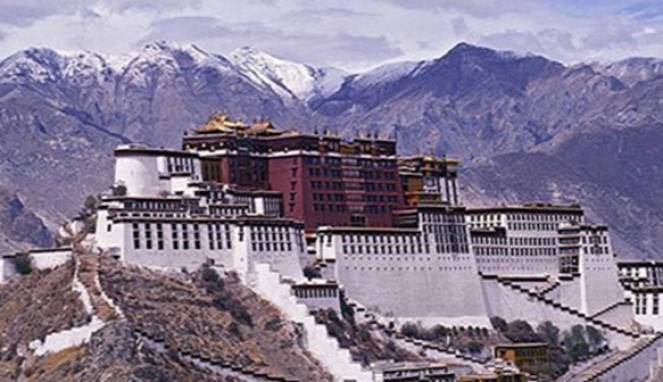 10 Istana Kerajaan Paling Megah di Dunia