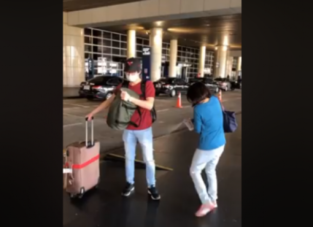 Jemput Anak di Bandara, Bukannya Dipeluk Ibu Ini Malah Semprot Disinfektan