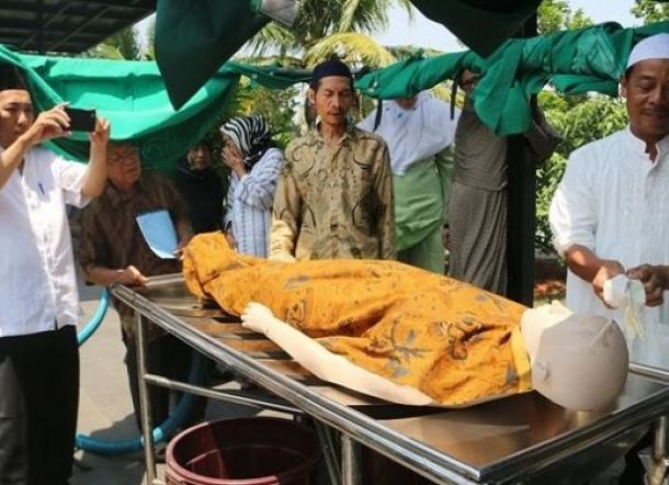 Apa yang Mesti Dilakukan Apabila Melihat Kejadian Aneh saat Mengurus Jenazah?