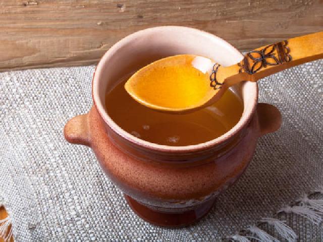 Mengoleskan Minyak Herbal ke Pusar Ampuh Usir Masuk Angin?