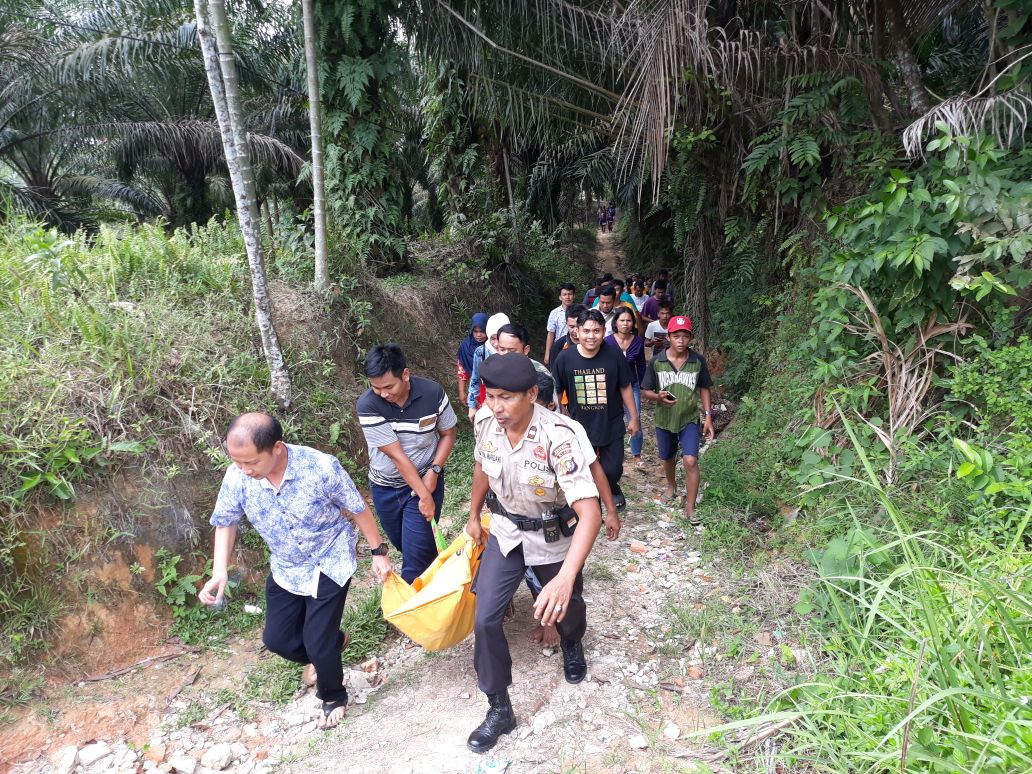 Diduga Frustasi Karena Perlakuan Suami, IRT di Pekanbaru ini Nekat Gantung Diri