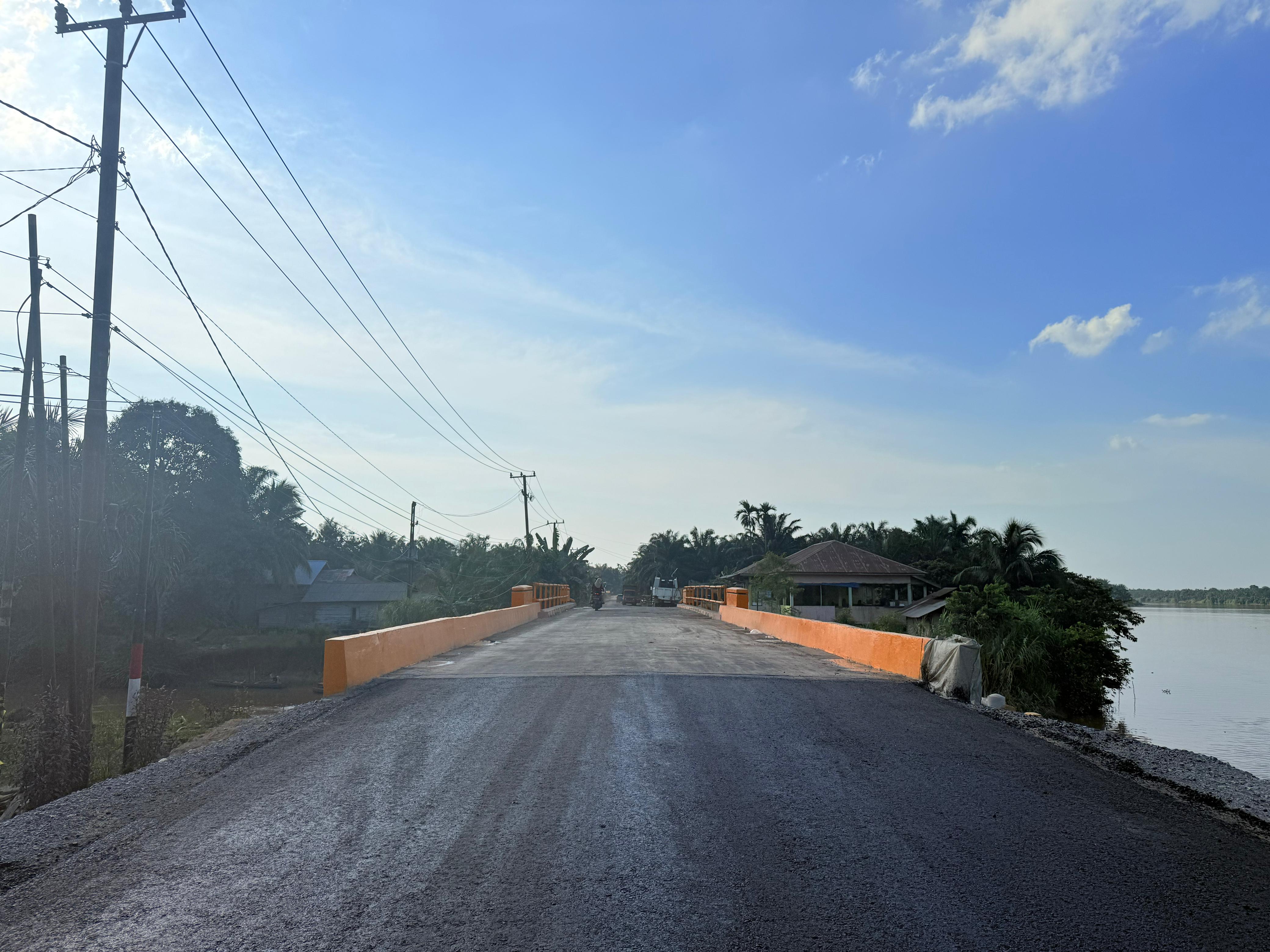 Janji Gubri Abdul Wahid Terwujud, Jembatan Sekayan Deras Inhu Tuntas Diperbaiki