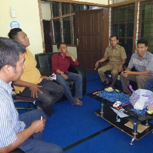 Tak Senang diberitakan Sepihak, Kades Pulau Deras Datangi PWI Kuansing