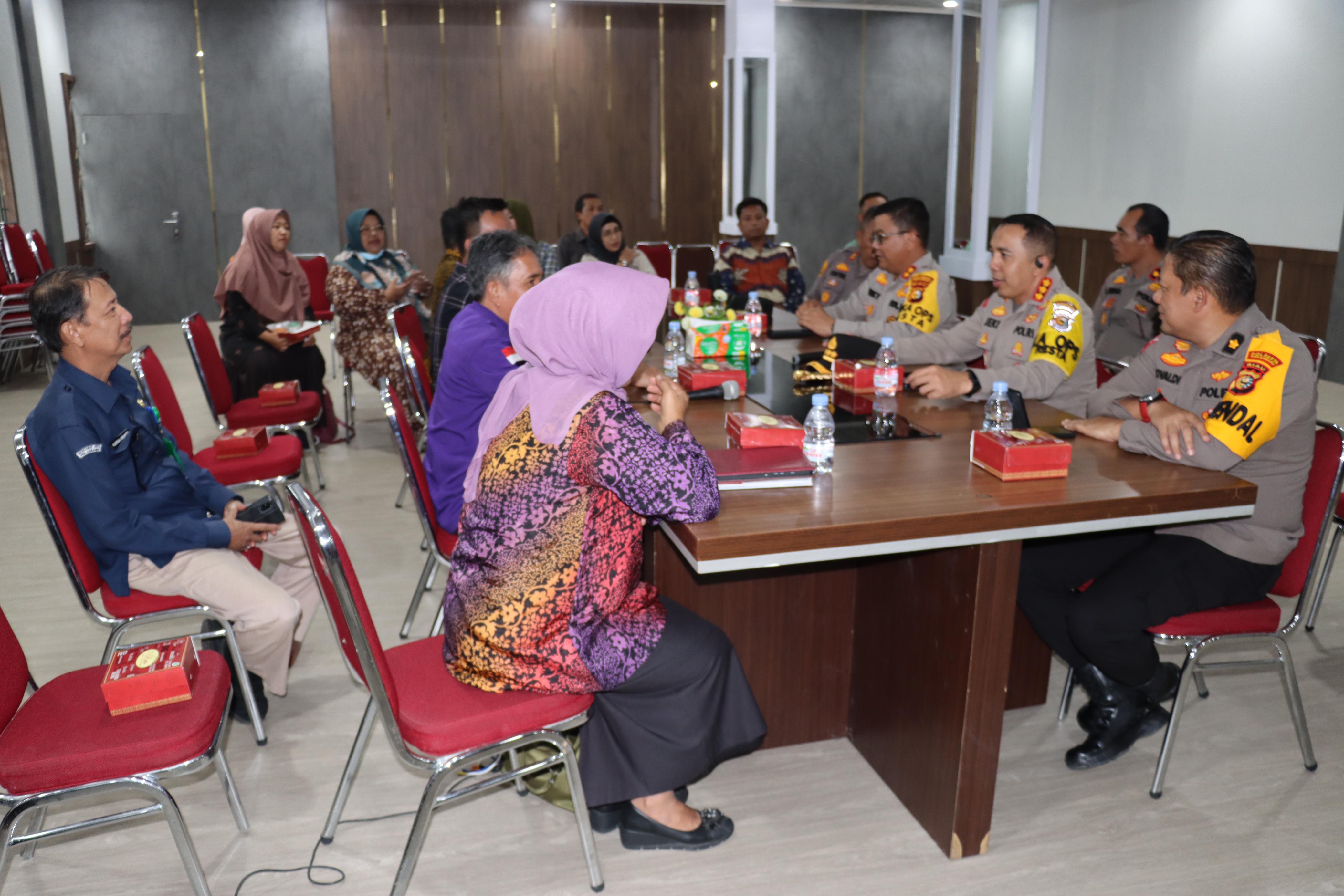 Kombes Pol Jeki Rahmat dan Bawaslu Pekanbaru Bahas Kesiapan Pemilu 2024 dan Penegakan Hukum