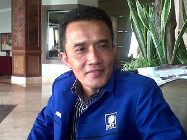 Pungli KTP dan KK, Masyarakat Diminta Lapor DPRD Pekanbaru