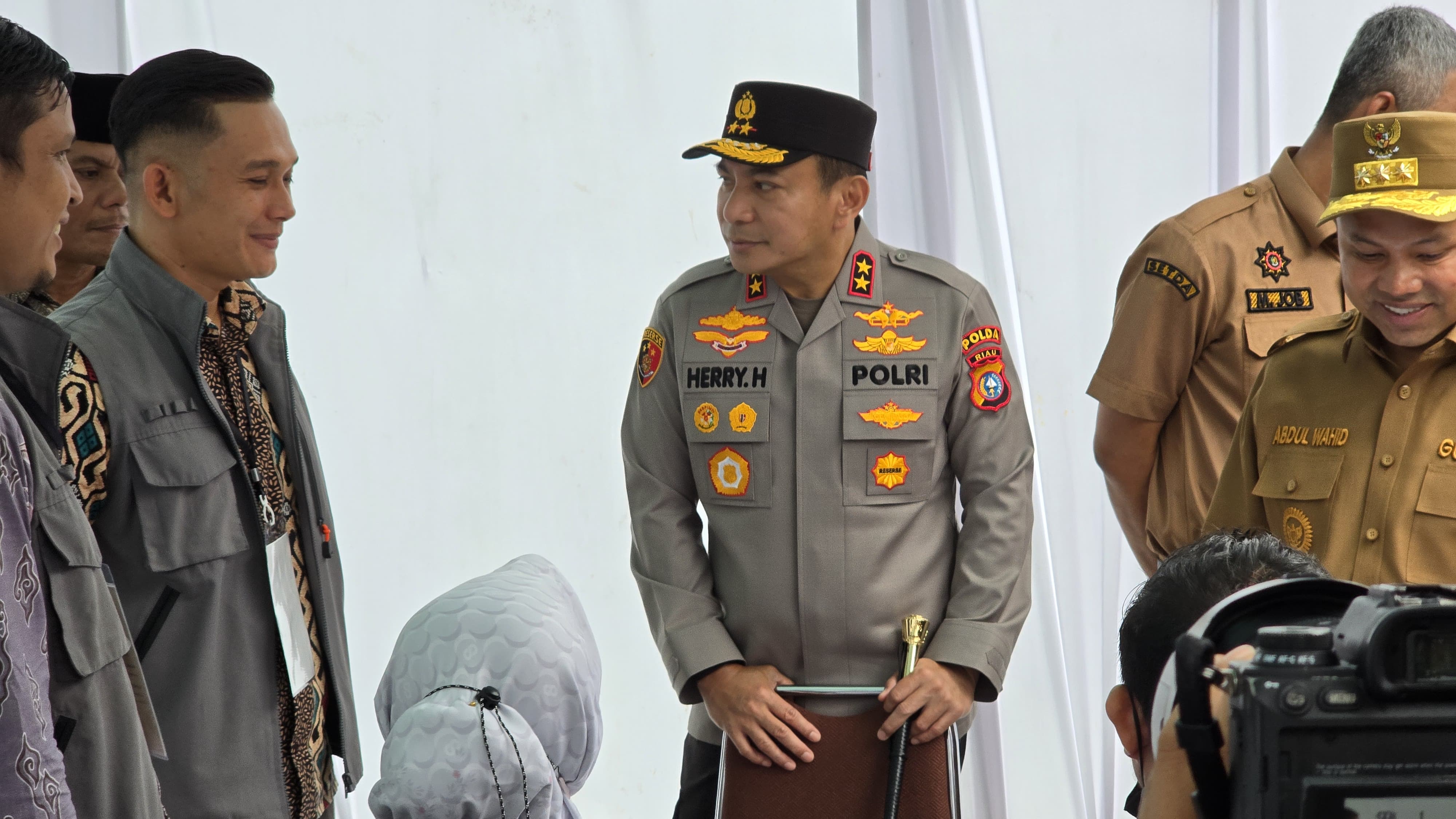 Kapolda Riau dan Gubernur Tinjau PSU Pilkada Siak, Pastikan Proses Berjalan Lancar