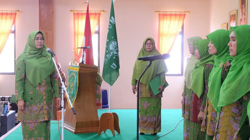 Ketua Muslimat NU Inhil Lantik Ketua Ranting Kecamatan Tembilahan Hulu