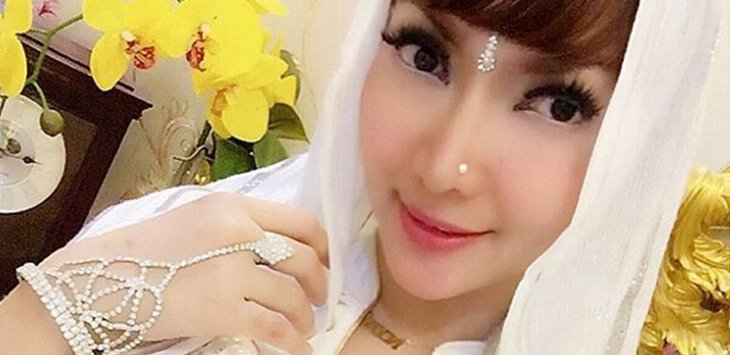 Heboh, Roro Fitria Gelar Ritual Malam 1 Suro