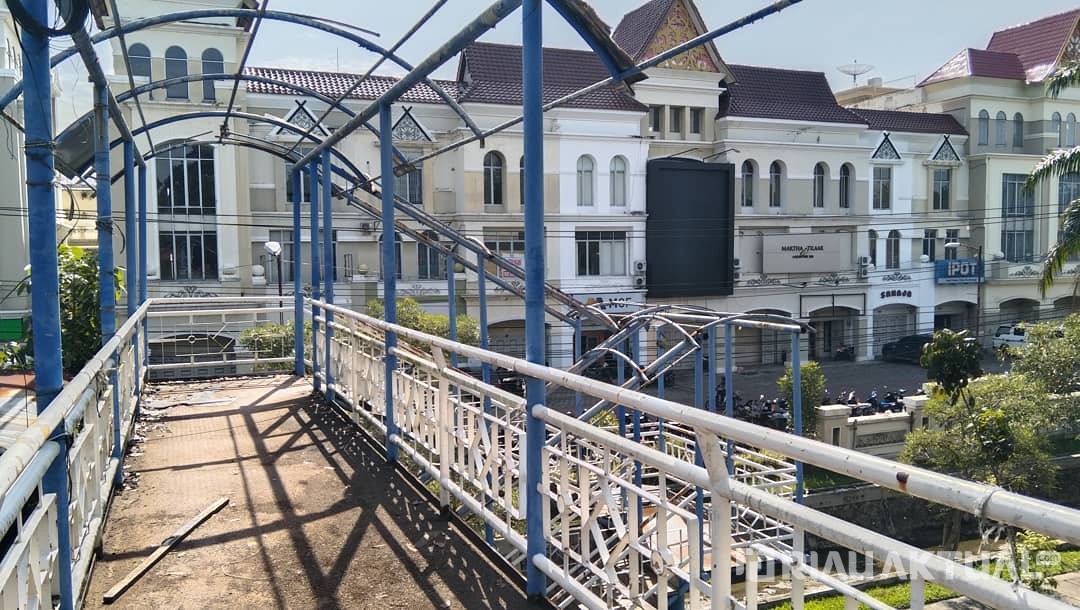 Jembatan Penyeberangan Orang di Kota Pekanbaru Memprihatinkan.