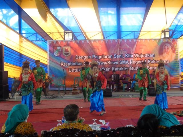 SMAN 1 Pekanbaru Gelar Pagelaran Seni