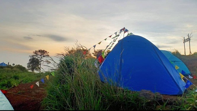 Menggapai Puncak Palasari Bogor, Bonus Sunset yang Menawan