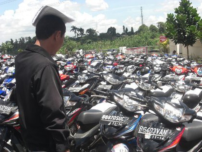 Masih Banyak yang Kredit Mobil dan Motor Bekas