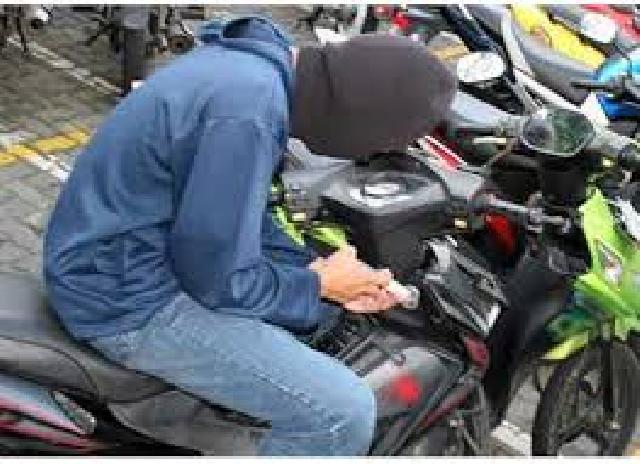 Motor Putra Hilang Didepan Rumah