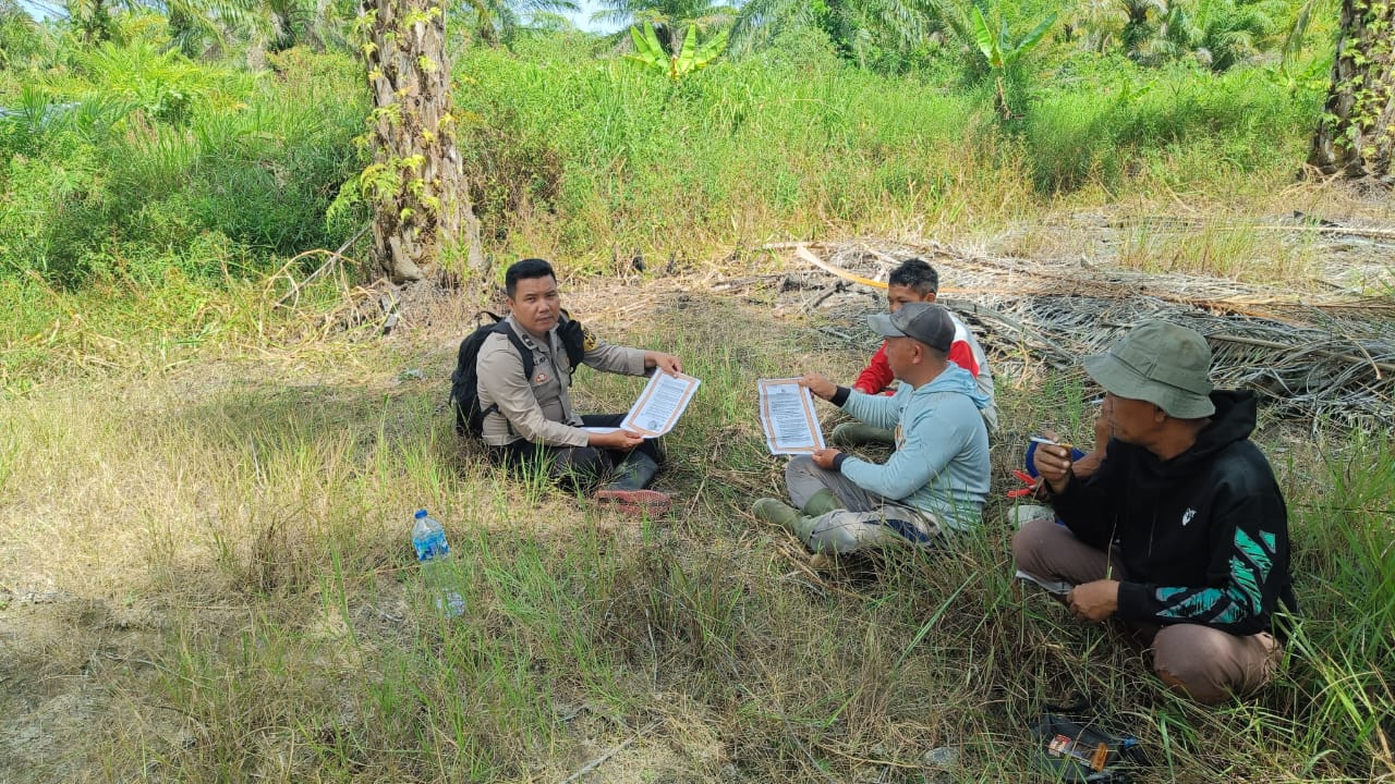 Polsek Bangko Pusako Sosialisasikan Larangan Membakar Lahan ke Warga Bangko Kiri