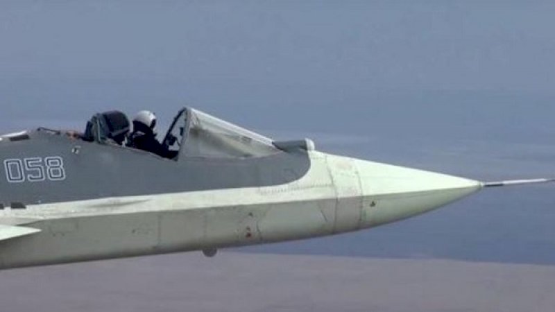 Wah, Kecepatannya Bisa Capai 2.120 Km/Jam, Pilot Ini Terbang Naik Pesawat Jet Tanpa Kanopi Kaca