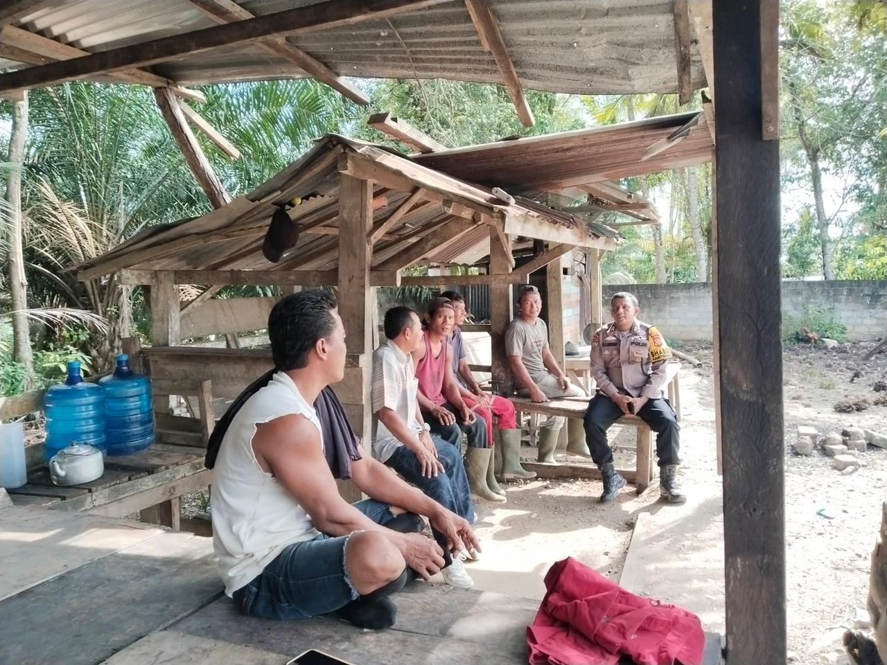 Polsek Rambah Hilir Gelar Jum'at Curhat untuk Dengar Keluhan Warga