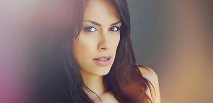 Pose Seksi, Sophia Latjuba Tuai Komentar