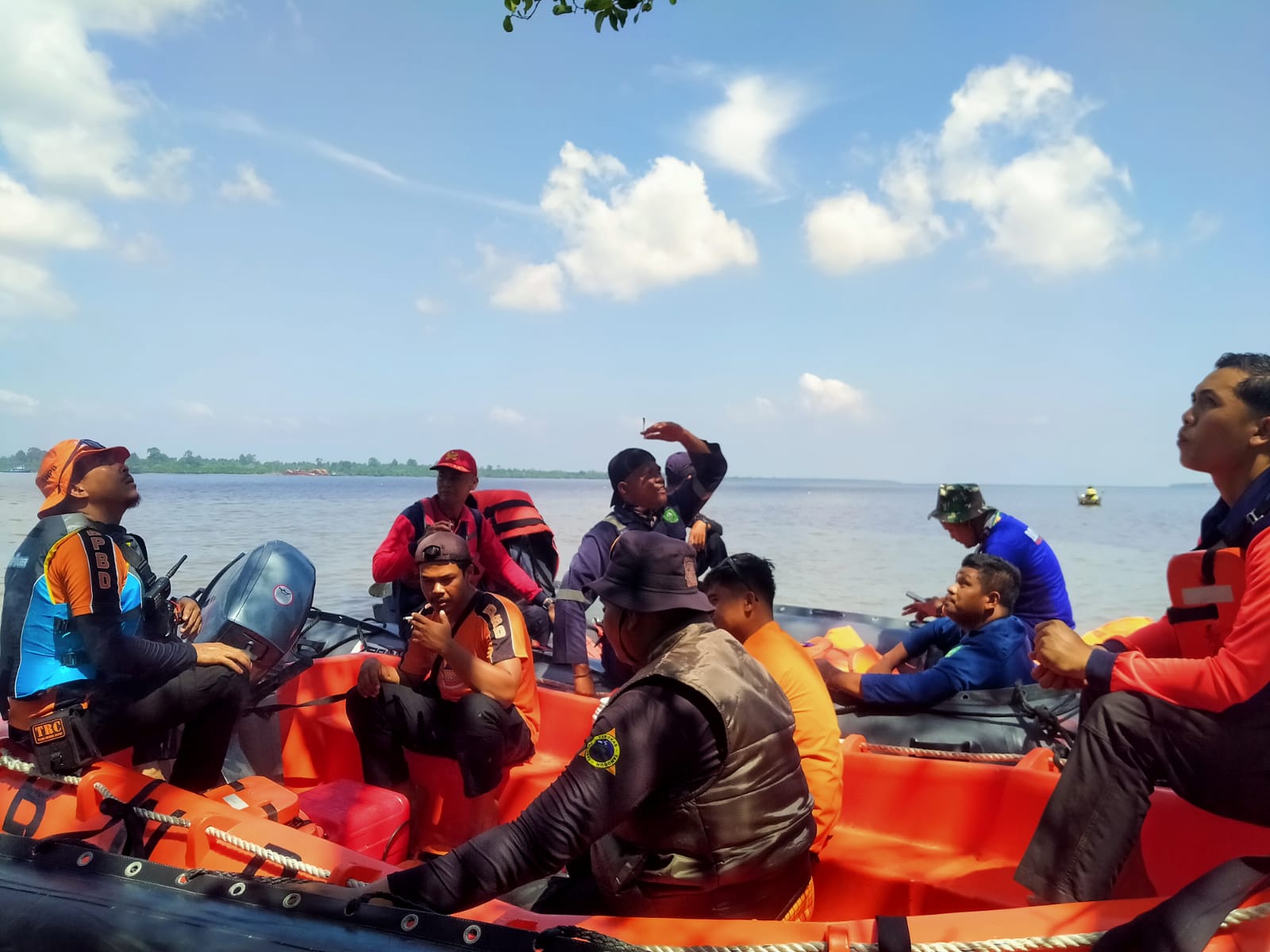 Terjatuh dari Sampan Saat Angkut Kayu, Pria di Bengkalis Hilang di Sungai Kembung Dalam