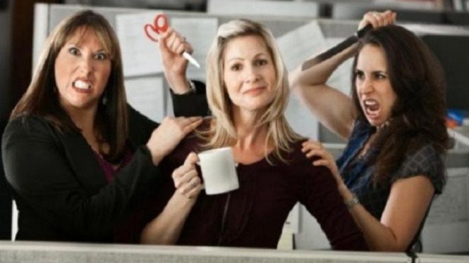 5 Cara Mengatasi Rekan Kerja yang 