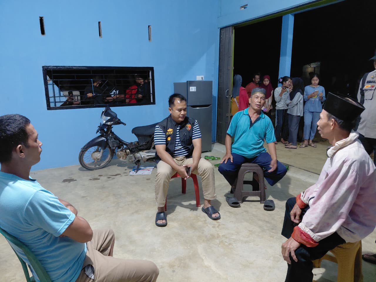 Emak-Emak di Kuansing Geruduk Warung Kopi Diduga Jual Miras