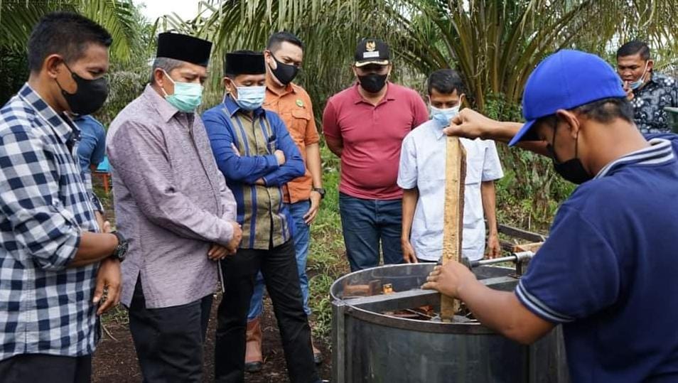 Kunjungi Peternak, Bupati Siak Berniat Ekspor Madu Lebah Melivera ke Malaysia