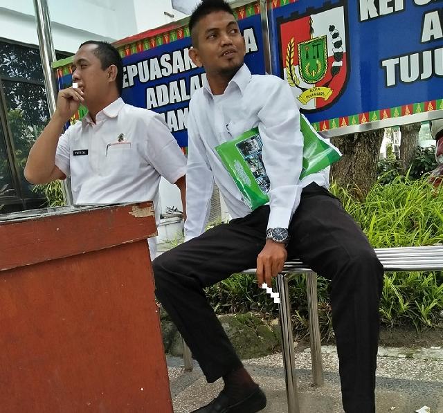 THL Pemko Pekanbaru yang Pernah Tertangkap Menjadi Calo, Ternyata Masih Bekerja