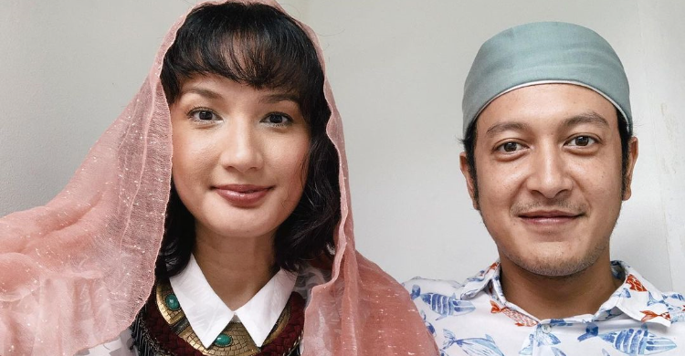 Nadine, Cantiknya Bumil Berkerudung