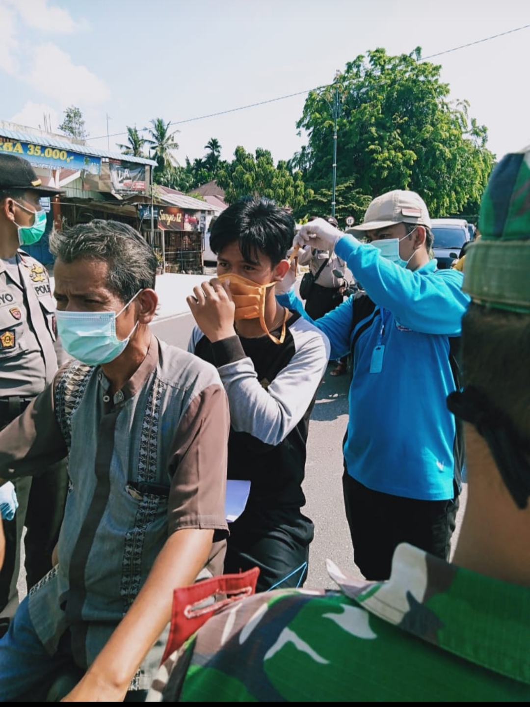 BKMT Siak Kecil, Bagikan 700 Masker ke pengendara sepeda motor  