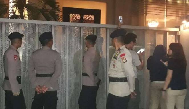 Rumah Dikepung Brimob, Setya Novanto Tak Ada