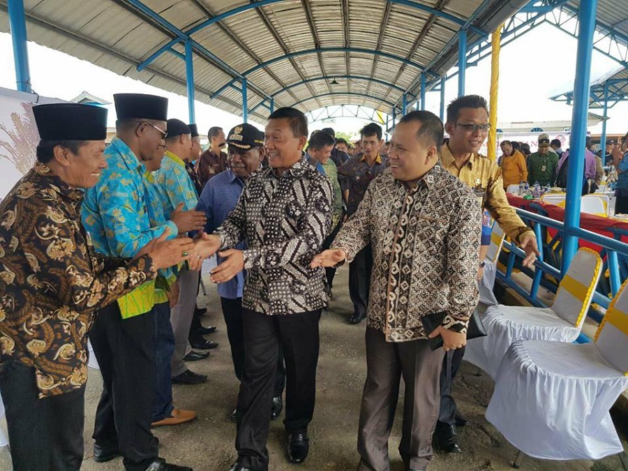 Belajar Mengolah Sagu, Gubernur Papua dan Rombongan Kunjungi Meranti
