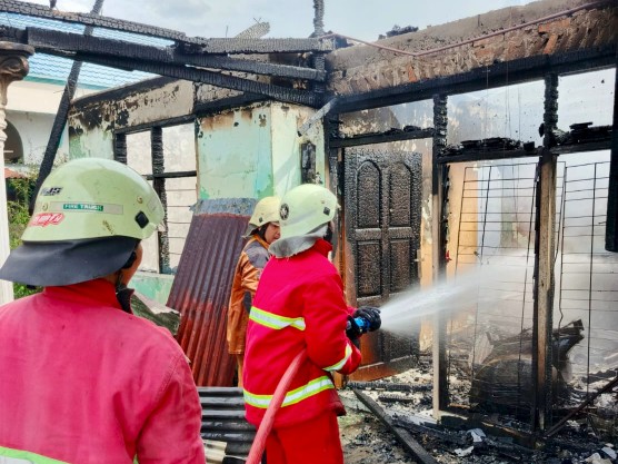 Kebakaran Hanguskan Dua Rumah dan Satu Motor di Pekanbaru