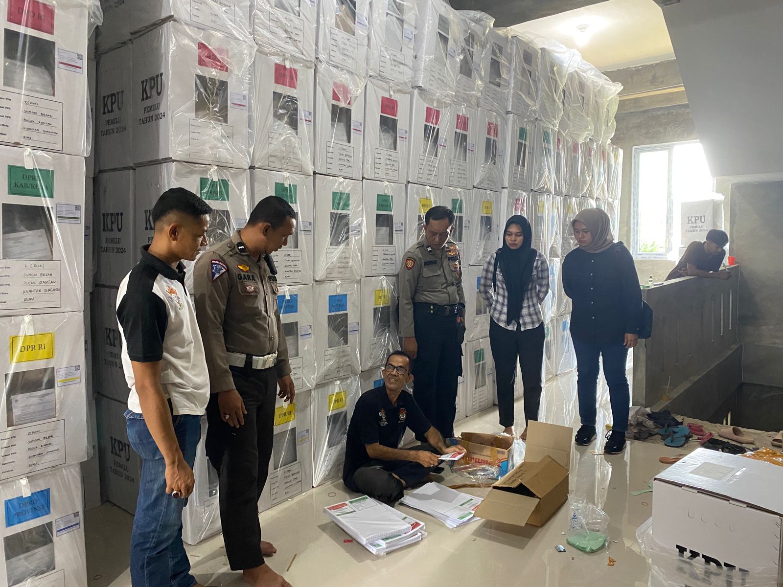 Cooling System, Polres Kuansing Kawal Ketat Proses Pelipatan Surat Suara di Gudang Logistik