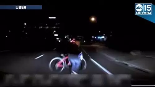Video Detik-Detik Uber Tanpa Sopir Tabrak Pejalan Kaki hingga Tewas
