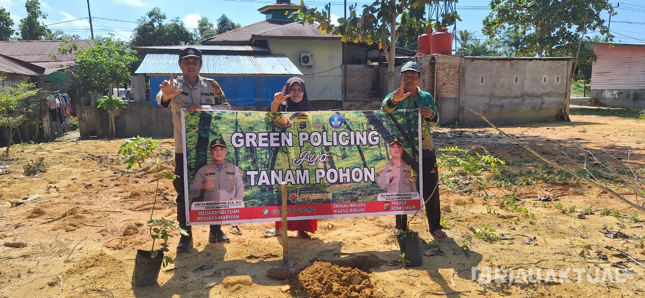 Polsek Rimba Melintang Tanam Pohon di Lingkungan Musala Al-Ikhlas, Gaungkan Green Policing