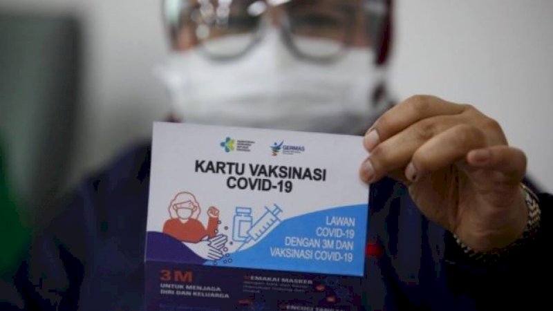 Ingat! Jangan Pamer Kartu Vaksinasi COVID-19 ke Media Sosial