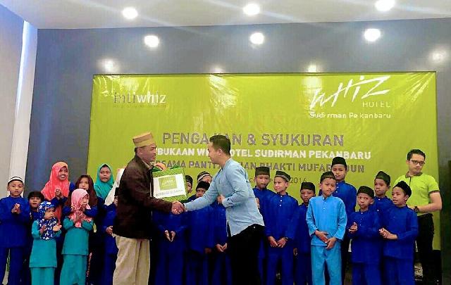 Whiz Hotel Sudirman Pekanbaru Santuni Anak Yatim