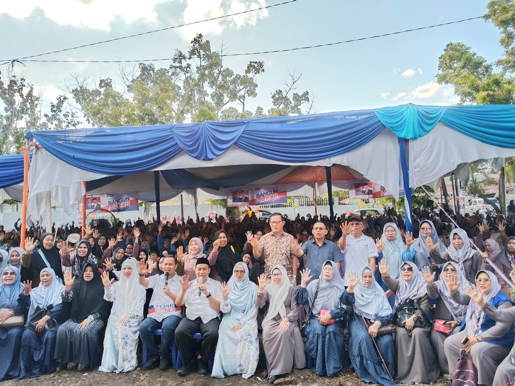 Dukungan Emak-Emak Membludak di Kampanye Dialogis Agung Nugroho-Markarius Anwar di Sukajadi