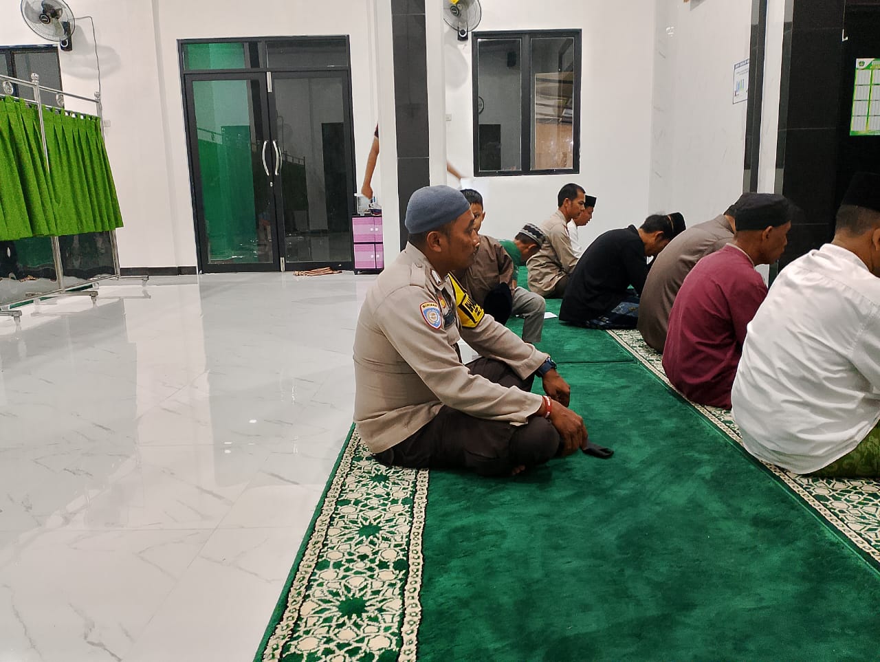 Polsek Rimba Melintang Kawal Keamanan Salat Subuh di Bulan Ramadhan