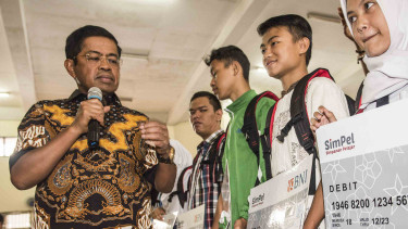 Mensos Jamin Pendidikan Anak-anak Korban Bom