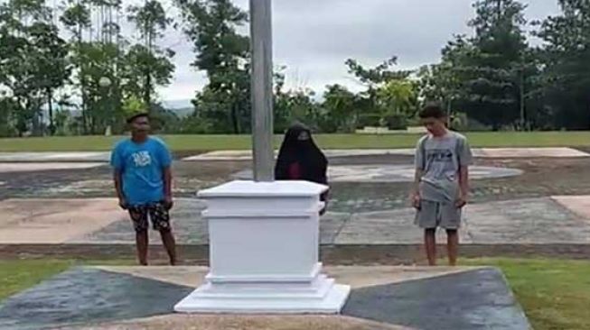 Tiga Remaja yang Turunkan Bendera di Kantor Bupati Kuansing Akan Dikasih Reward 